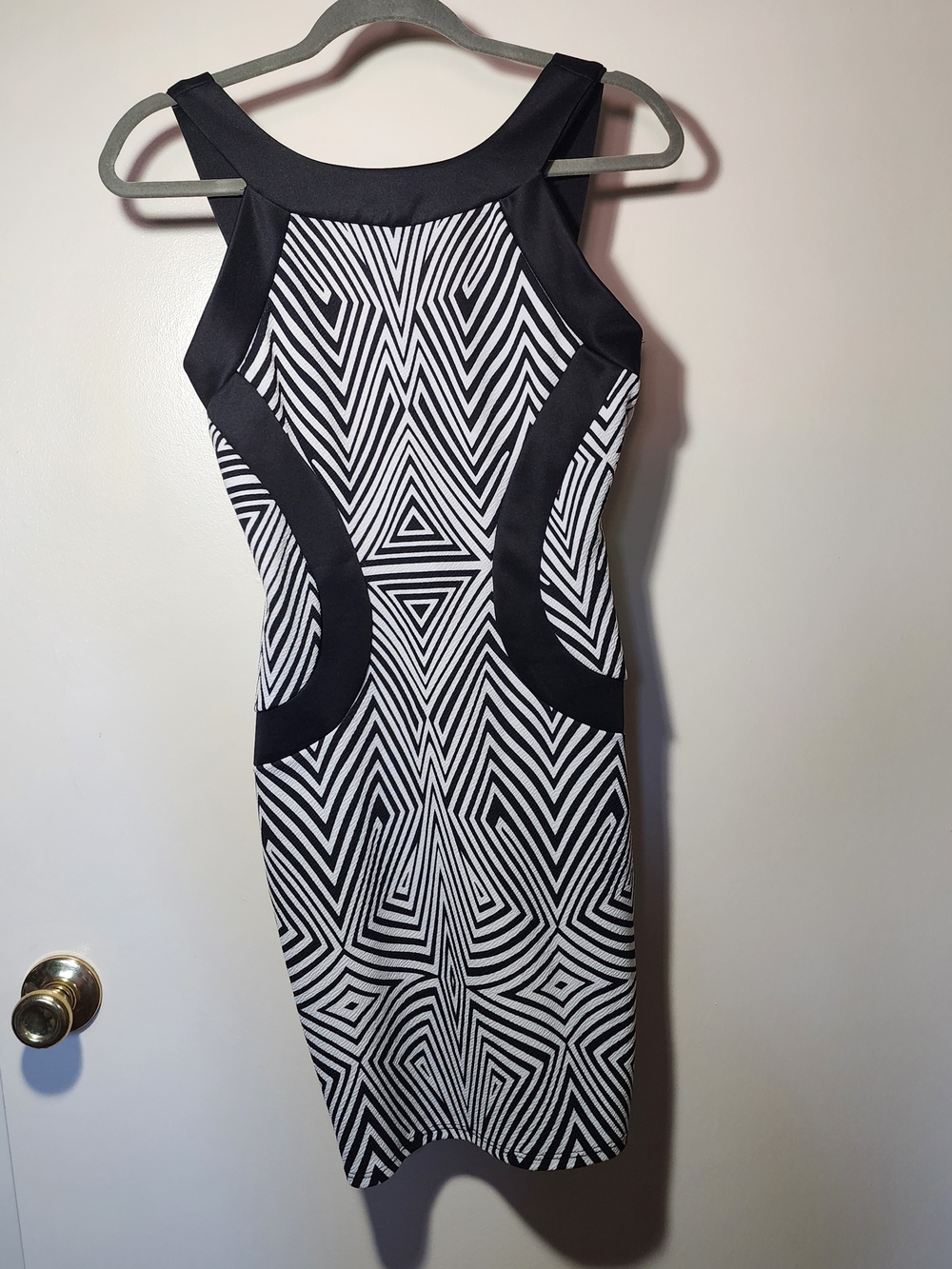 January 7 Black & White Geometric Midi Dress